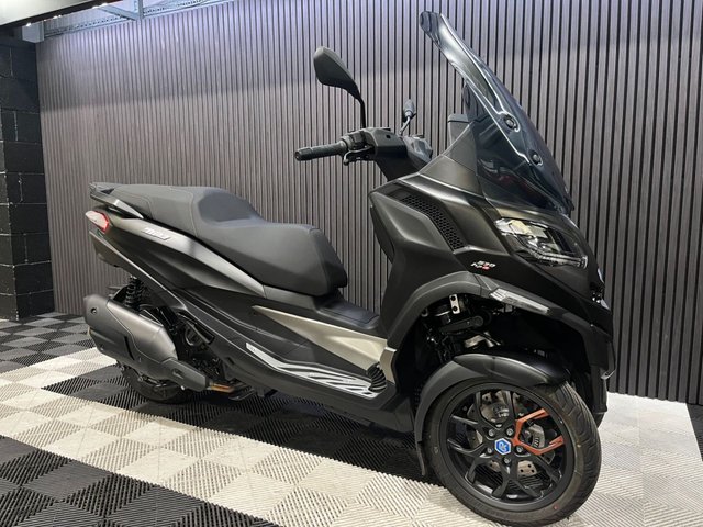 View our PIAGGIO MP3 530