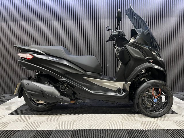 View our PIAGGIO MP3 530