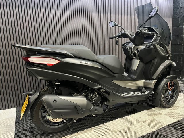 View our PIAGGIO MP3 530