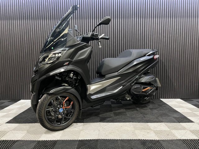 View our PIAGGIO MP3 530