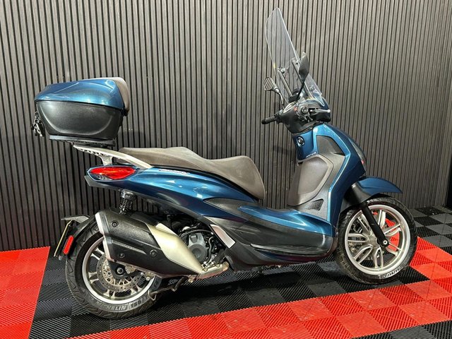 View our PIAGGIO Beverly 400