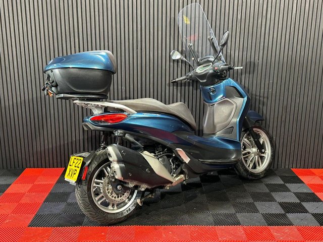 View our PIAGGIO Beverly 400