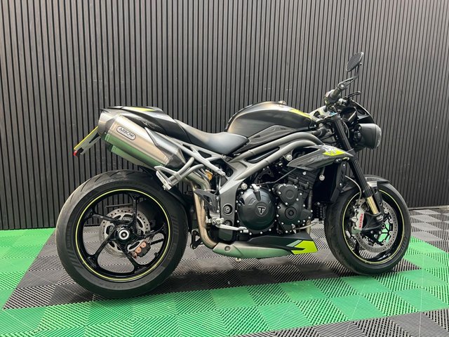View our TRIUMPH SPEED TRIPLE 1050