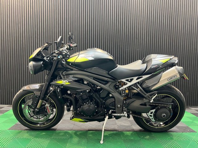 View our TRIUMPH SPEED TRIPLE 1050