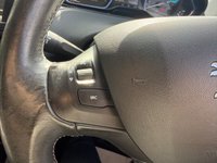 USED 2014 14 PEUGEOT 2008 2014/14 1.2 VTi Allure SUV 5dr Petrol Manual Euro 5 (82 ps), Only 32000 Miles ************* ONLY 32000 MILES ************