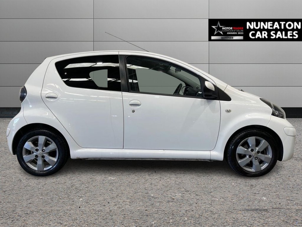 USED 2011 11 TOYOTA AYGO 1.0 VVT-i Go Hatchback 5dr Petrol Manual Euro 5 (67 ps) Sat Nav