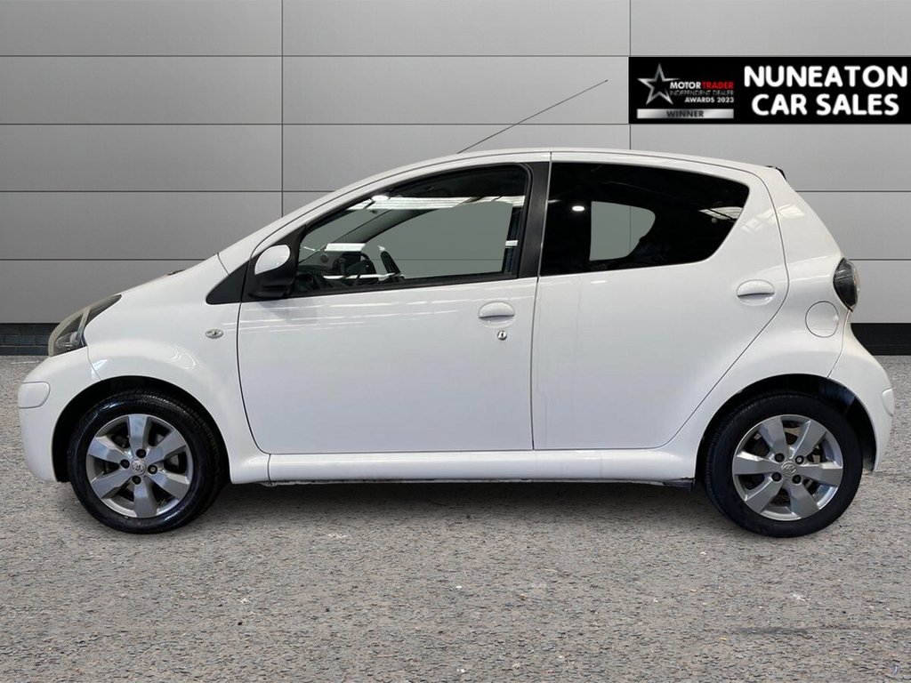 USED 2011 11 TOYOTA AYGO 1.0 VVT-i Go Hatchback 5dr Petrol Manual Euro 5 (67 ps) Sat Nav