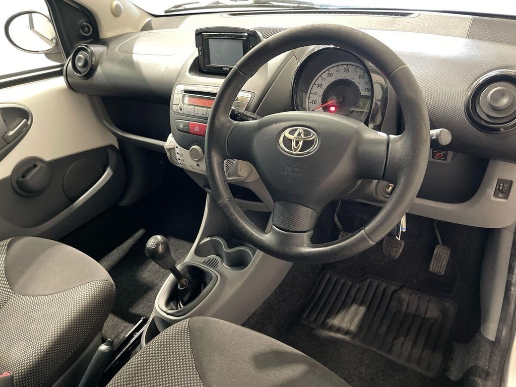 USED 2011 11 TOYOTA AYGO 1.0 VVT-i Go Hatchback 5dr Petrol Manual Euro 5 (67 ps) Sat Nav