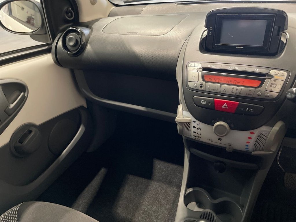 USED 2011 11 TOYOTA AYGO 1.0 VVT-i Go Hatchback 5dr Petrol Manual Euro 5 (67 ps) Sat Nav