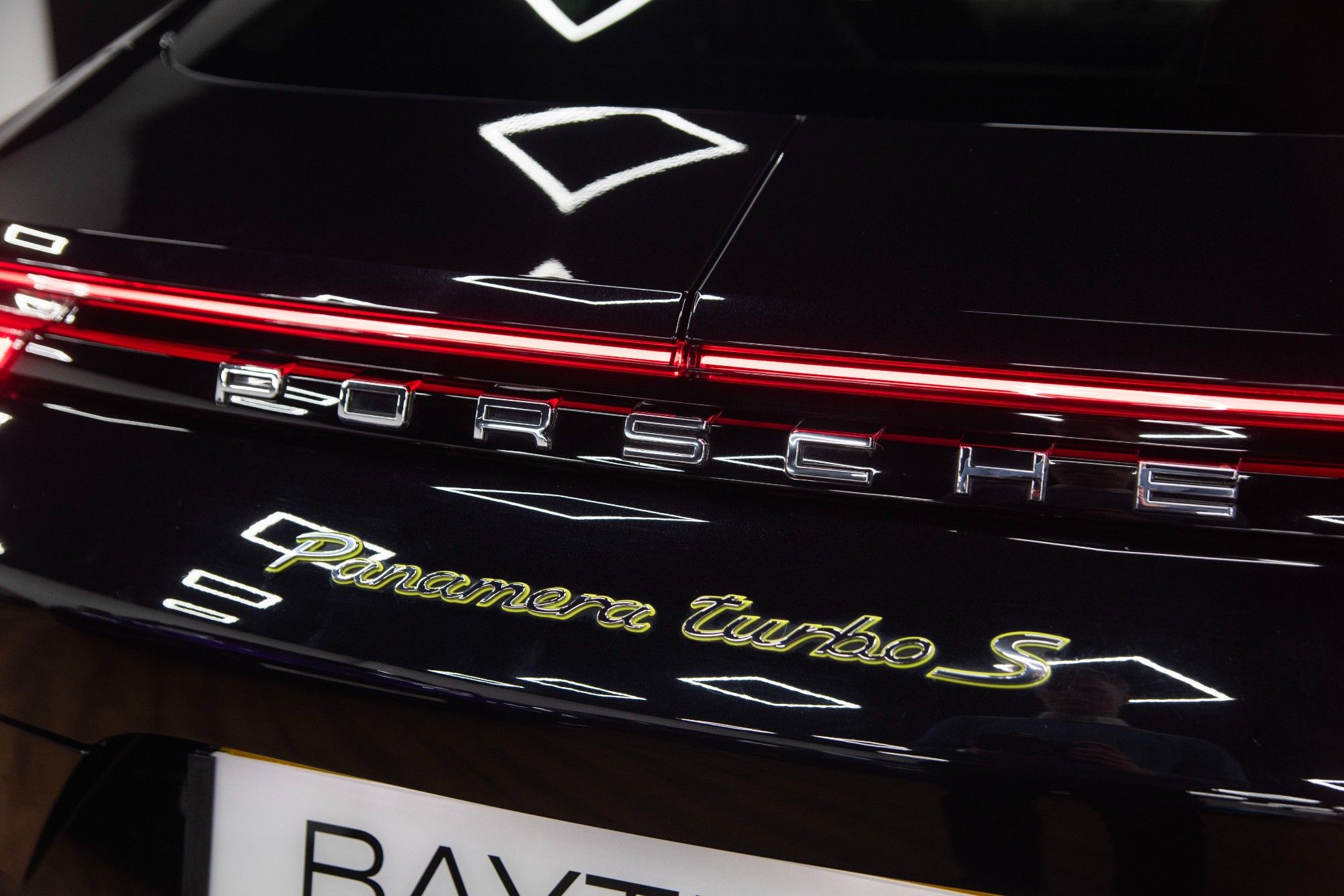 USED 2019 19 PORSCHE PANAMERA 4.0 V8 E-Hybrid 14kWh Turbo S Saloon  