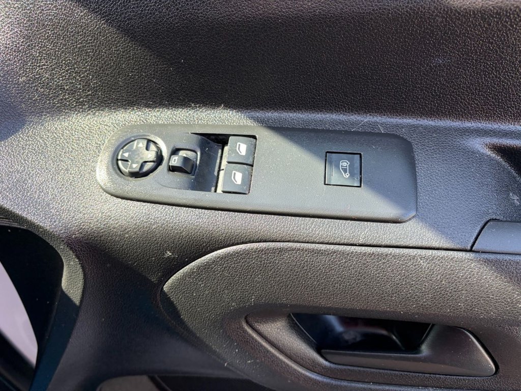 USED 2024 24 PEUGEOT PARTNER 1000 PROFESSIONAL 1.5BlueHDi EU6 S/S SWB 100ps *AIRCON*REV/SENSORS*E/PACK*APPLE CARPLAY* AIRCON*EU6*SENSORS*E/P*L1