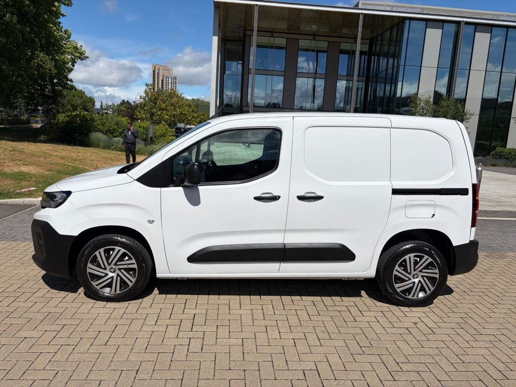 USED 2024 24 PEUGEOT PARTNER 1000 PROFESSIONAL 1.5BlueHDi EU6 S/S SWB 100ps *AIRCON*REV/SENSORS*E/PACK*APPLE CARPLAY* AIRCON-SENSORS-EU6-E/PACK