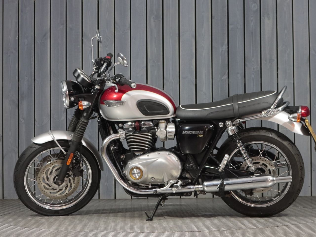 TRIUMPH BONNEVILLE T120