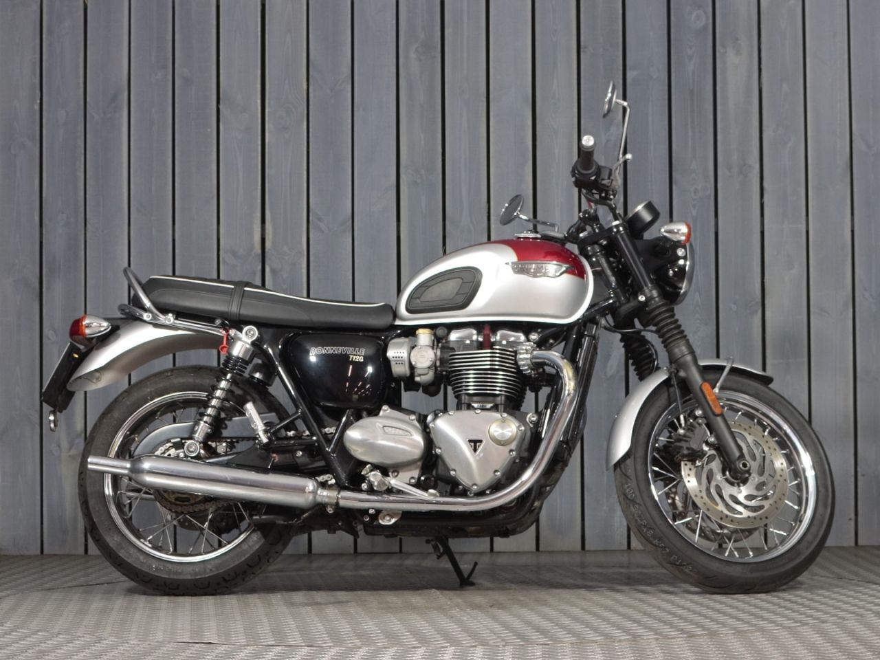 TRIUMPH BONNEVILLE T120
