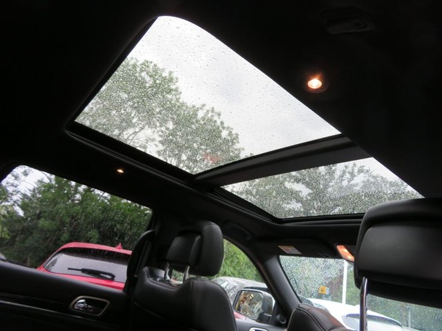 View our JEEP GRAND CHEROKEE