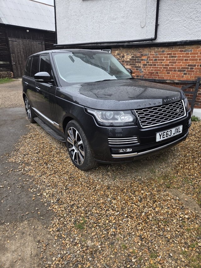 View our Land Rover Range Rover 4.4 SD V8 Vogue SE SUV 5dr Diesel Auto 4WD Euro 5 (339 ps)