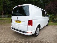 USED 2022 22 VOLKSWAGEN TRANSPORTER 2.0 TDI T32 Highline Kombi Double Cab 5dr Diesel Manual FWD LWB Euro 6 (s/s) (150 ps) 6 Seat, LWB, Satnav, Rear Camera