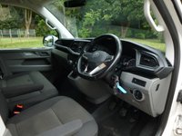 USED 2022 22 VOLKSWAGEN TRANSPORTER 2.0 TDI T32 Highline Kombi Double Cab 5dr Diesel Manual FWD LWB Euro 6 (s/s) (150 ps) 6 Seat, LWB, Satnav, Rear Camera