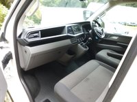USED 2022 22 VOLKSWAGEN TRANSPORTER 2.0 TDI T32 Highline Kombi Double Cab 5dr Diesel Manual FWD LWB Euro 6 (s/s) (150 ps) 6 Seat, LWB, Satnav, Rear Camera