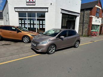 View our PEUGEOT 208