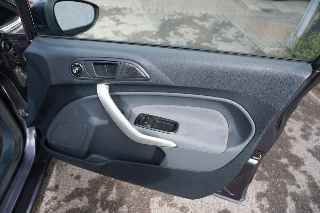 USED 2010 10 FORD FIESTA 1.4 Titanium 5dr JUST ARRIVED!!!