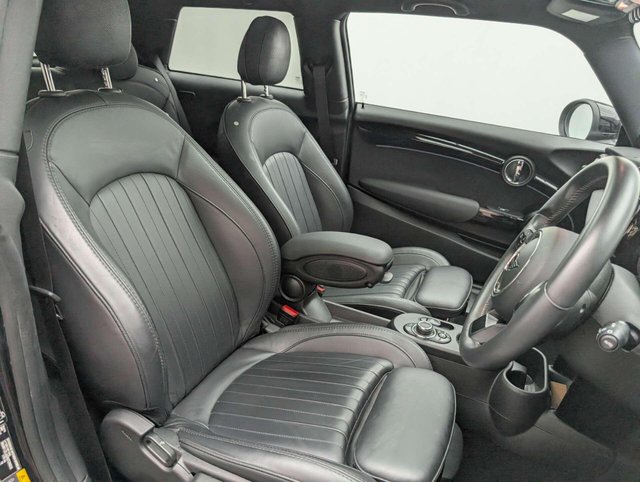 USED 2022 72 MINI HATCH Cooper S Electric Level 3 3dr CLICK+COLLECT / HOME DELIVERY