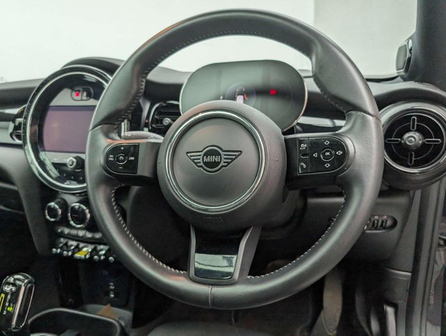 USED 2022 72 MINI HATCH Cooper S Electric Level 3 3dr CLICK+COLLECT / HOME DELIVERY