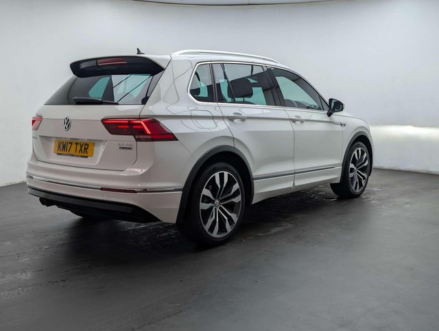 USED 2017 17 VOLKSWAGEN TIGUAN 2.0 Tiguan R-Line TSi BlueMotion Technology 4Motion Semi-Auto 4WD 5dr CLICK+COLLECT / HOME DELIVERY