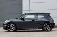USED 2025 75 MINI ELECTRIC COOPER SE 54.2kWh Sport Auto 3dr MINI WARRANTY NOV 2028-1 OWNER