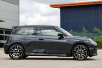 USED 2025 75 MINI ELECTRIC COOPER SE 54.2kWh Sport Auto 3dr MINI WARRANTY NOV 2028-1 OWNER