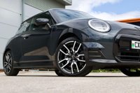 USED 2025 75 MINI ELECTRIC COOPER SE 54.2kWh Sport Auto 3dr MINI WARRANTY NOV 2028-1 OWNER