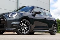 USED 2025 75 MINI ELECTRIC COOPER SE 54.2kWh Sport Auto 3dr MINI WARRANTY NOV 2028-1 OWNER