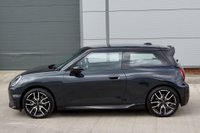 USED 2025 75 MINI ELECTRIC COOPER SE 54.2kWh Sport Auto 3dr MINI WARRANTY NOV 2028-1 OWNER