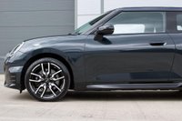 USED 2025 75 MINI ELECTRIC COOPER SE 54.2kWh Sport Auto 3dr MINI WARRANTY NOV 2028-1 OWNER