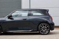 USED 2025 75 MINI ELECTRIC COOPER SE 54.2kWh Sport Auto 3dr MINI WARRANTY NOV 2028-1 OWNER