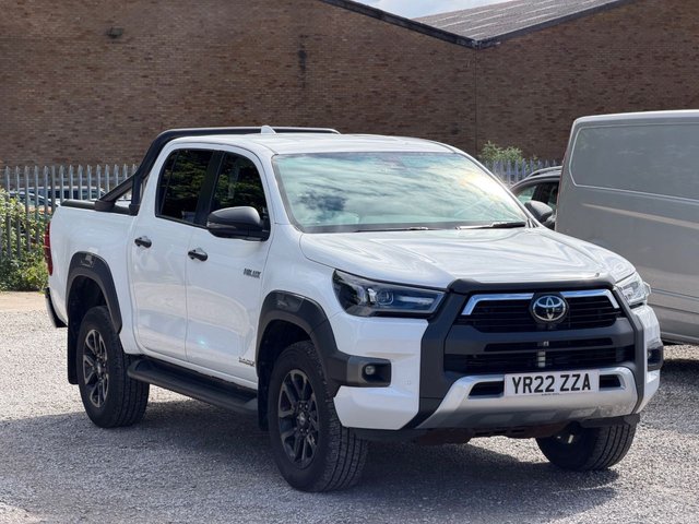 View our Toyota HI-Lux 2.8 D-4D Invincible X Pickup Double Cab 4dr Diesel Auto 4WD Euro 6 (s/s) (204 ps)