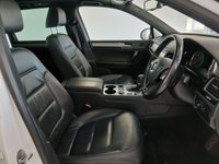 USED 2015 15 VOLKSWAGEN TOUAREG 3.0 TDI V6 BlueMotion Tech R-Line SUV 5dr Diesel Tiptronic 4WD Euro 6 (s/s) (262 ps) 