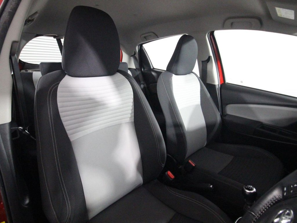 USED 2018 18 TOYOTA YARIS 1.5 VVT-i Icon Tech Hatchback 5dr Petrol Manual Euro 6 (111 ps) 