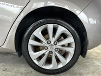 USED 2014 64 TOYOTA AURIS 1.8 VVT-h Excel Hatchback 5dr Petrol Hybrid CVT Euro 5 (s/s) (136 ps) Full Toyota History