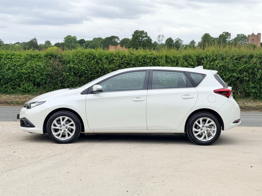 USED 2018 18 TOYOTA AURIS 1.2 VVT-i Icon Hatchback 5dr Petrol Manual Euro 6 (s/s) (116 ps) Camera|8 Services|Bluetooth|Lane Departure|