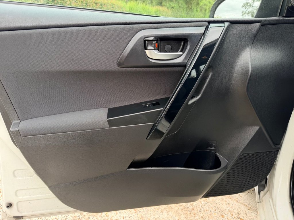 USED 2018 18 TOYOTA AURIS 1.2 VVT-i Icon Hatchback 5dr Petrol Manual Euro 6 (s/s) (116 ps) Camera|8 Services|Bluetooth|Lane Departure|