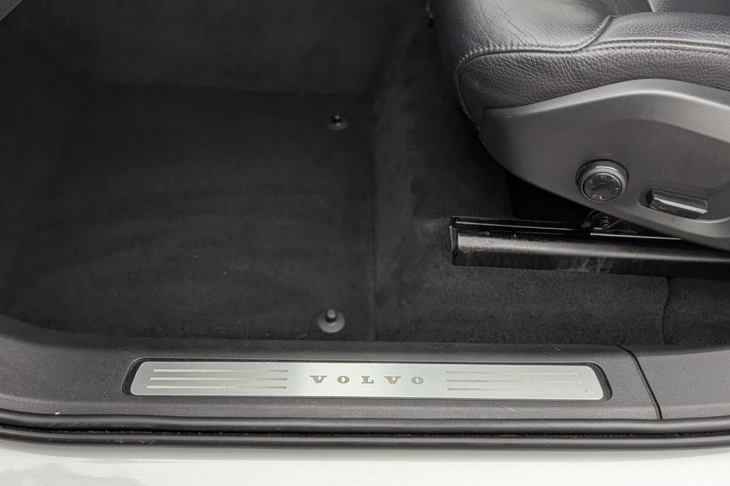 USED 2017 67 VOLVO XC60 2.0 D4 Momentum Pro SUV 5dr Diesel Auto AWD Euro 6 (s/s) (190 ps) 4X4, Full Leather, Camera