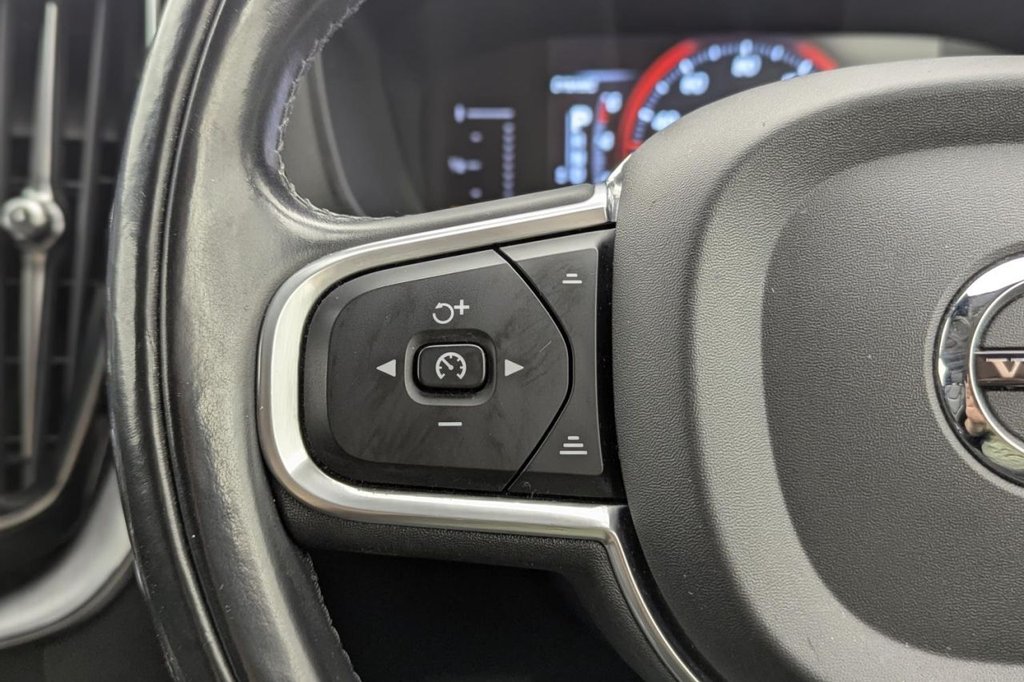 USED 2017 67 VOLVO XC60 2.0 D4 Momentum Pro SUV 5dr Diesel Auto AWD Euro 6 (s/s) (190 ps) 4X4, Full Leather, Camera