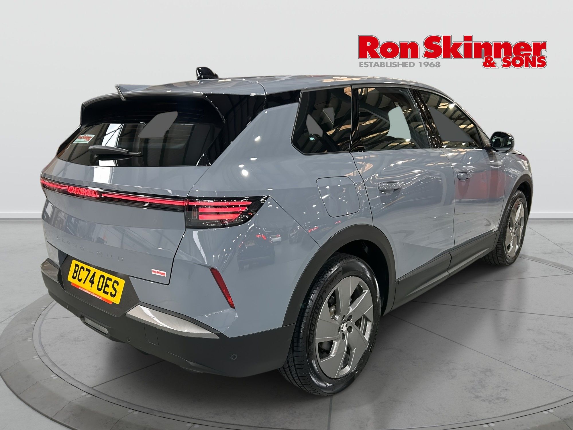 USED 2025 74 VAUXHALL GRANDLAND 1.2 Design SUV 5dr Petrol Hybrid e-DCT Euro 6 (s/s) (136 ps) 