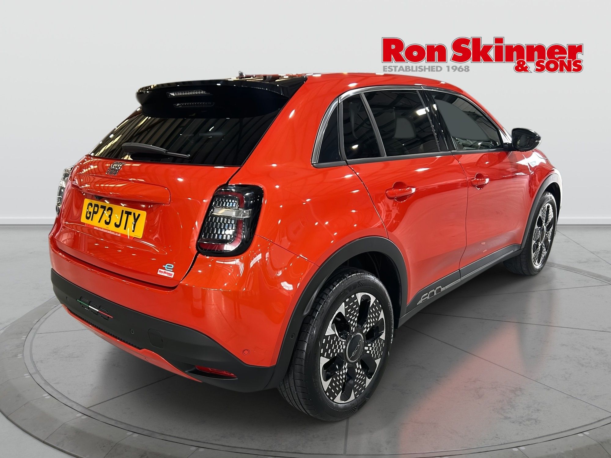 USED 2024 73 FIAT 600e 54kWh La Prima SUV 5dr Electric Auto (156 ps) 