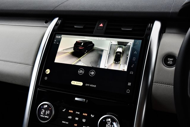 USED 2021 71 LAND ROVER DISCOVERY 3.0 D300 MHEV R-Dynamic SE SUV 5dr Diesel Auto 4WD Euro 6 (s/s) (300 ps) &pound;8k Extras | 1 Owner | FLRSH +
