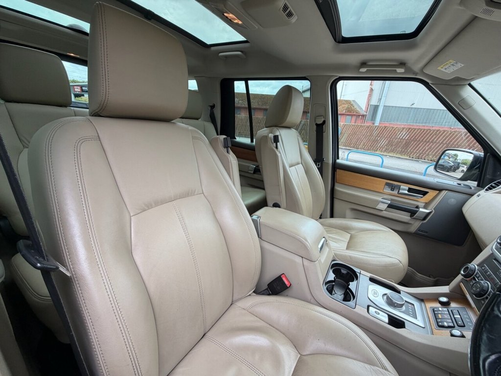 USED 2013 63 LAND ROVER DISCOVERY 4 3.0 SD V6 HSE SUV 5dr Diesel Auto 4WD Euro 5 (255 bhp) A Well Presented and Cared for Example in an Attractive Colour Combination with a Documented Service History
