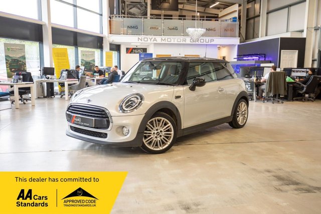 View our MINI Hatch 1.5 Cooper Hatchback 3dr Petrol Manual Euro 6 (s/s) (136 ps)