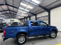USED 2015 64 TOYOTA HILUX 3.0 D-4D Invincible 4WD Euro 5 4dr 2 OWN. SERVICE HISTORY NO VAT