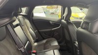 USED 2018 18 VOLVO V40 2.0 T2 GPF R-Design Nav Plus Hatchback 5dr Petrol Manual Euro 6 (s/s) (122 ps) Sat-Nav - Rear parking sensors